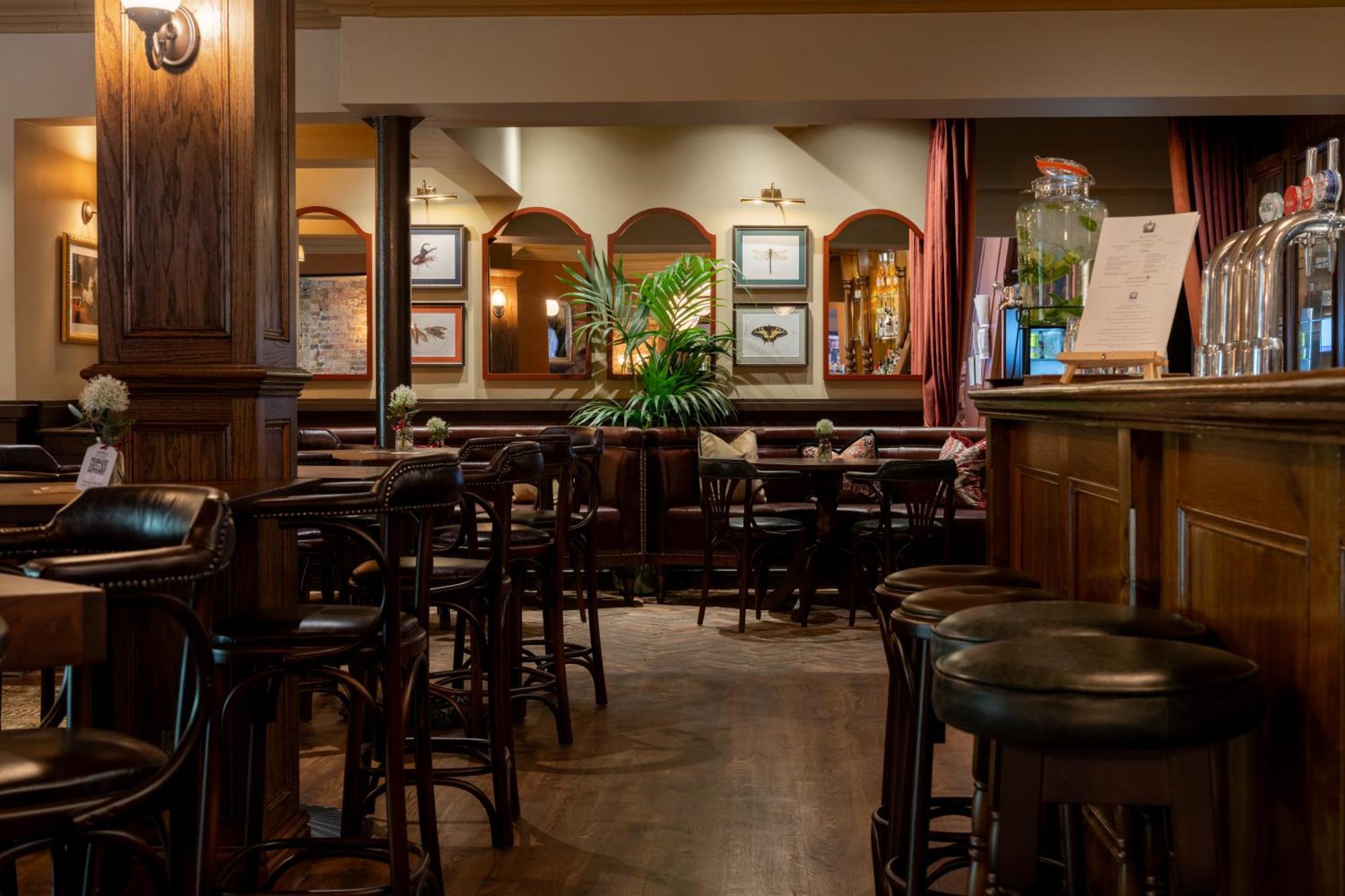 Crown Hotel Chertsey Zewnętrze zdjęcie