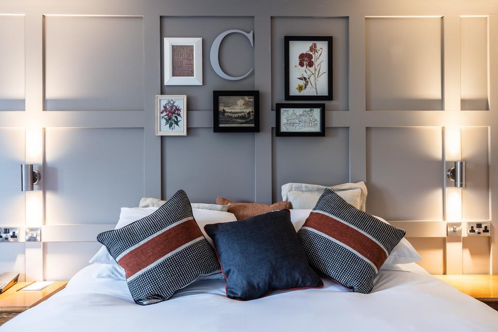 Crown Hotel Chertsey Zewnętrze zdjęcie