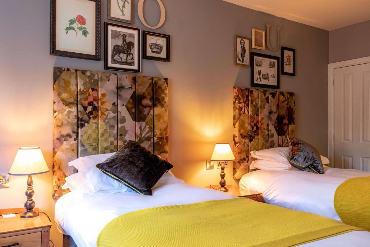 Crown Hotel Chertsey Zewnętrze zdjęcie