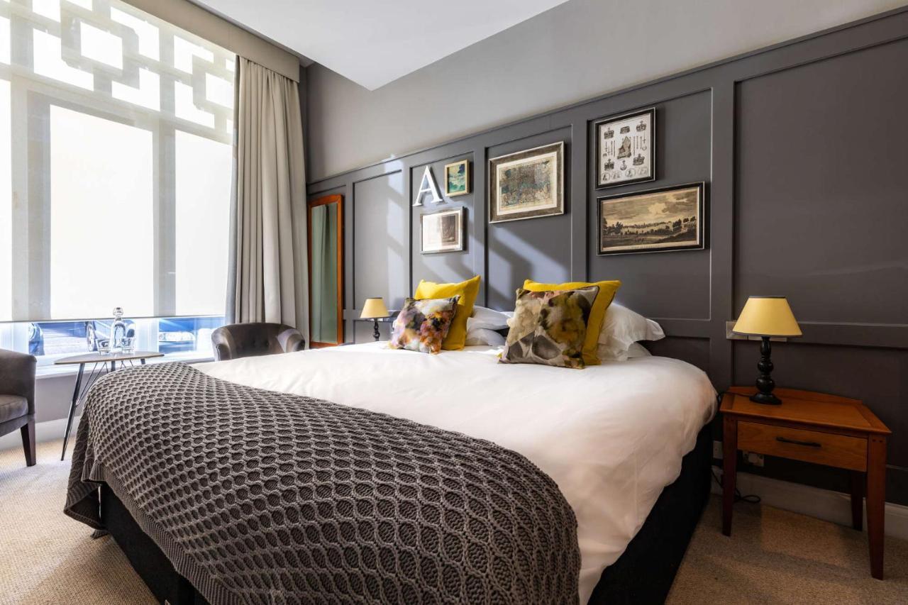 Crown Hotel Chertsey Zewnętrze zdjęcie
